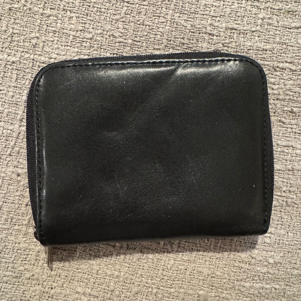 Lodi’s Black Leather Wallet – Multi-Compartment Organizer
